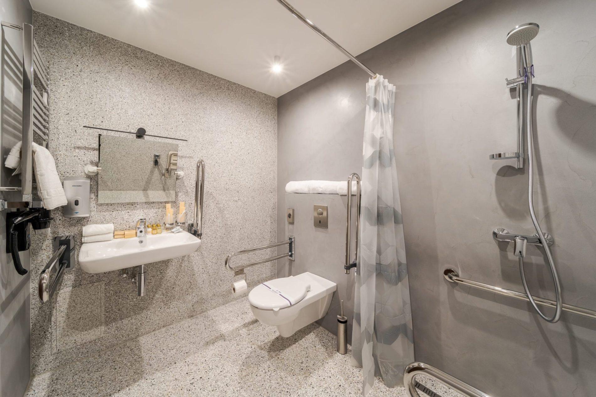 Accessible standard room for two — photo 9