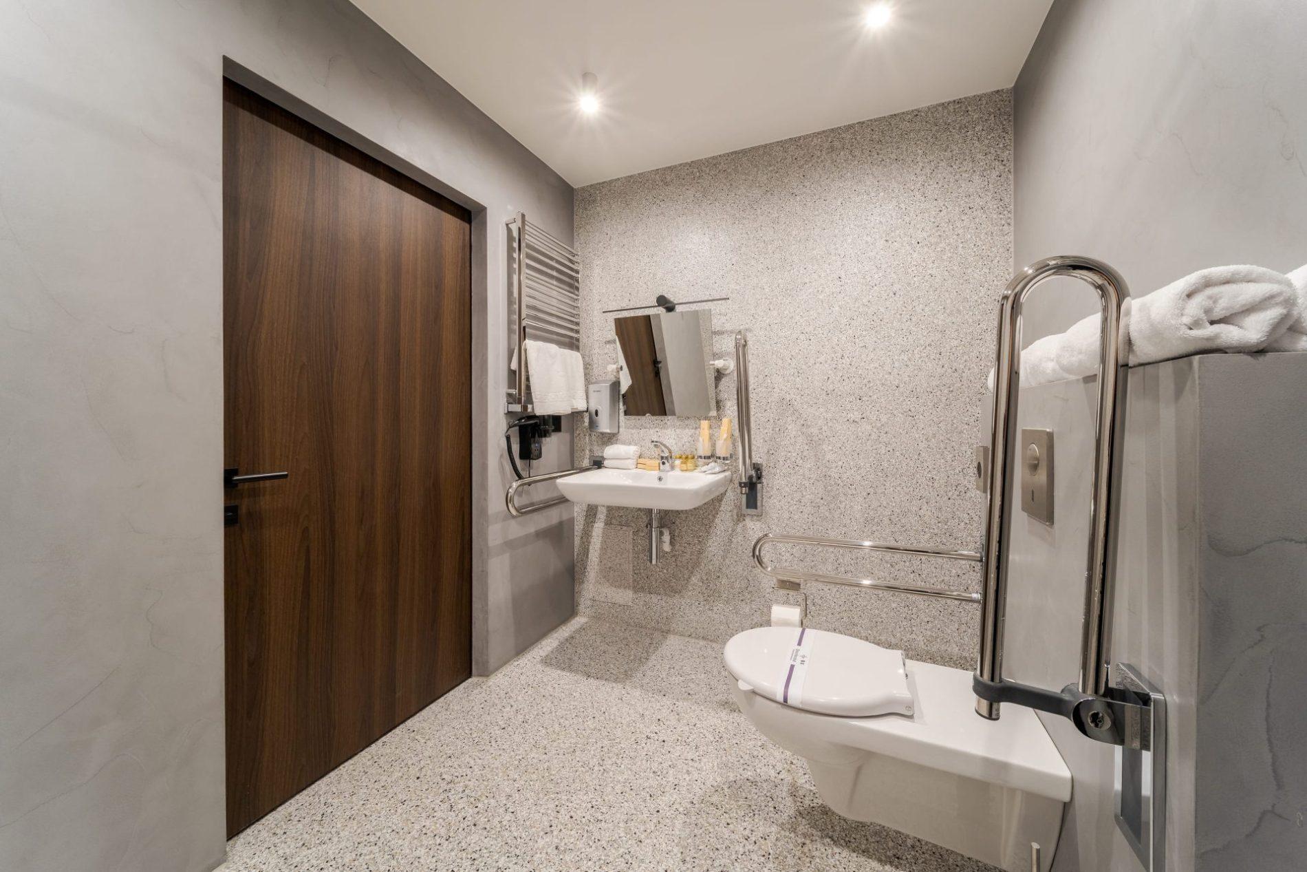 Accessible standard room for two — photo 10