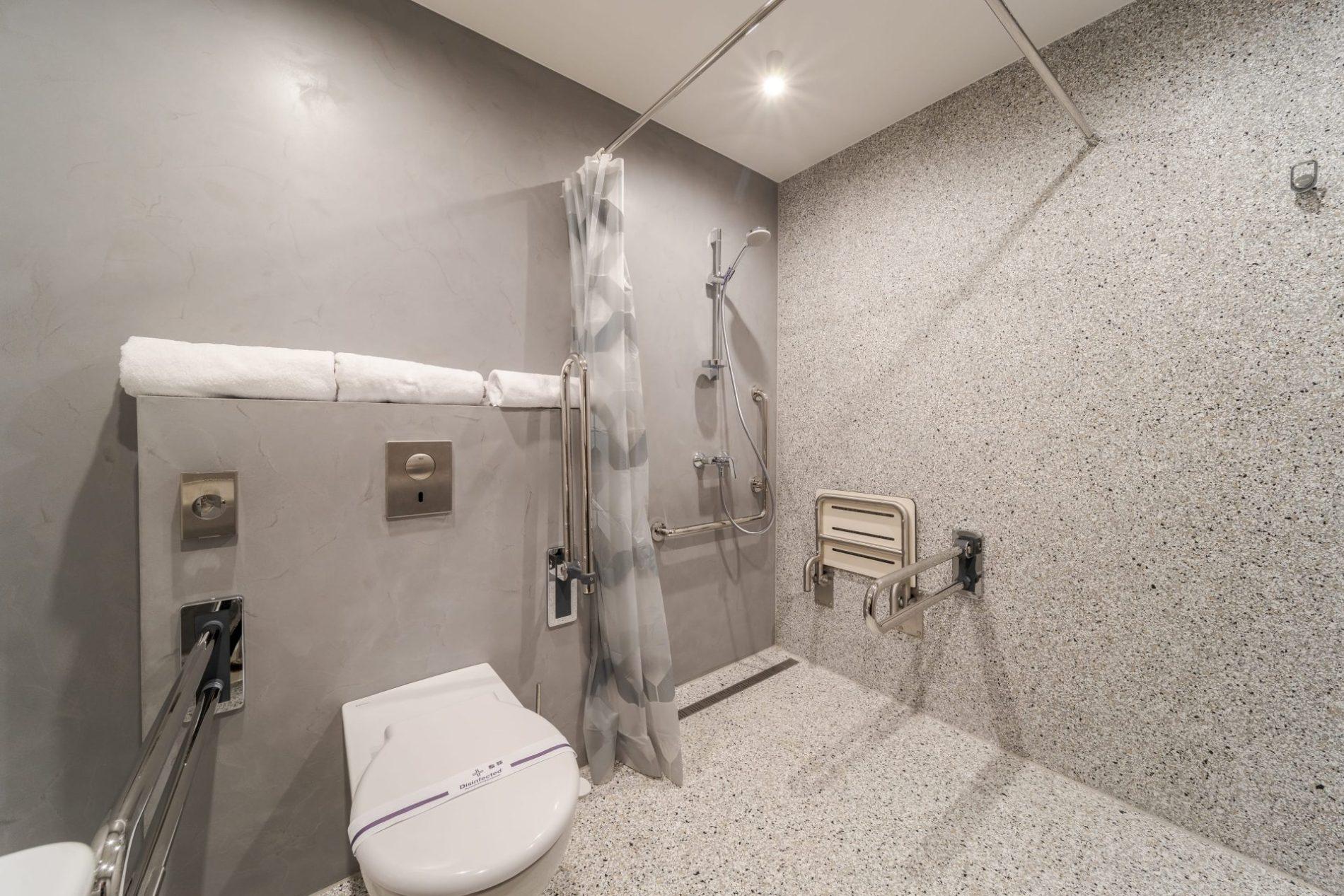 Accessible standard room for two — photo 11